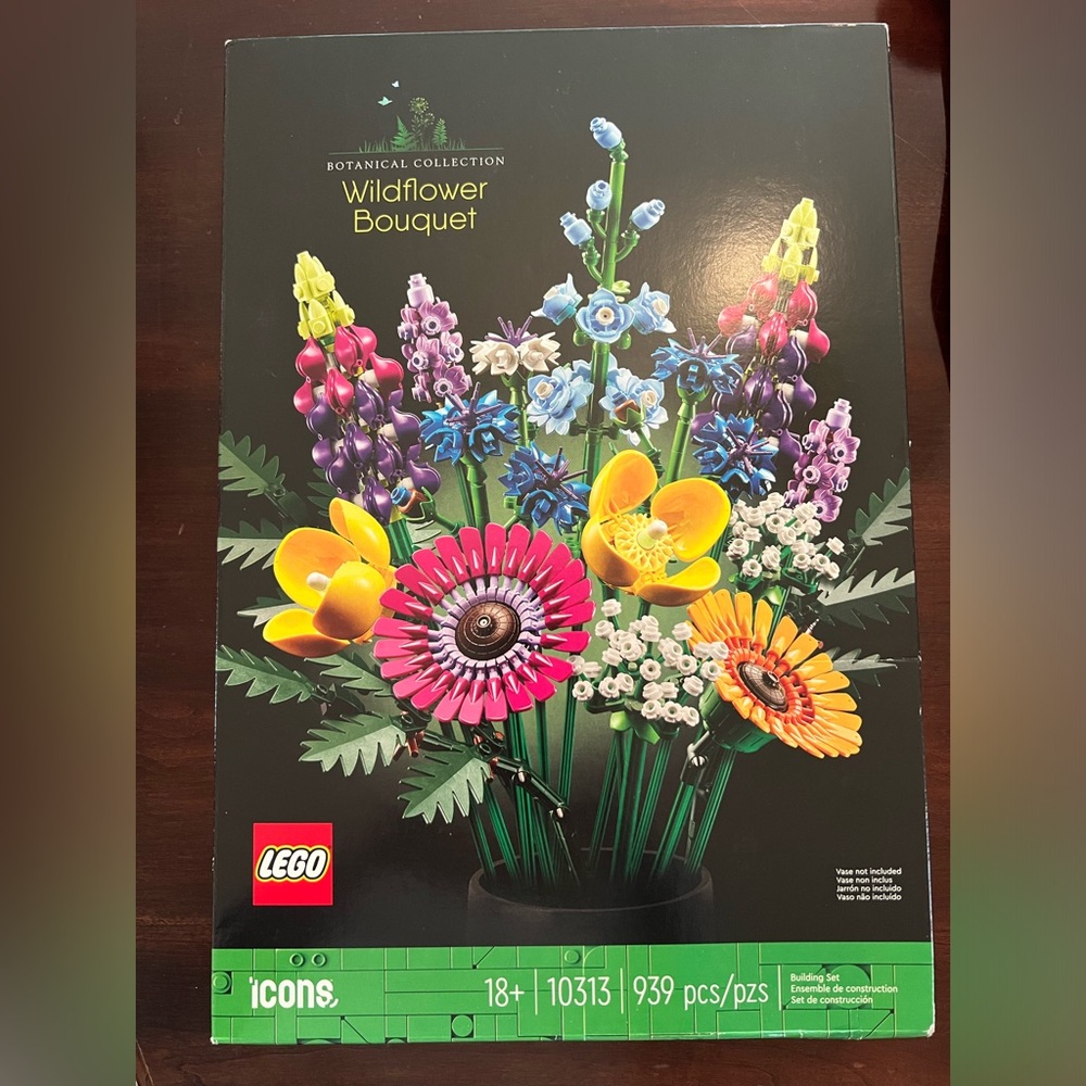 Brand New! Lego wildflower bouquet 10313 (New, Unopened!)